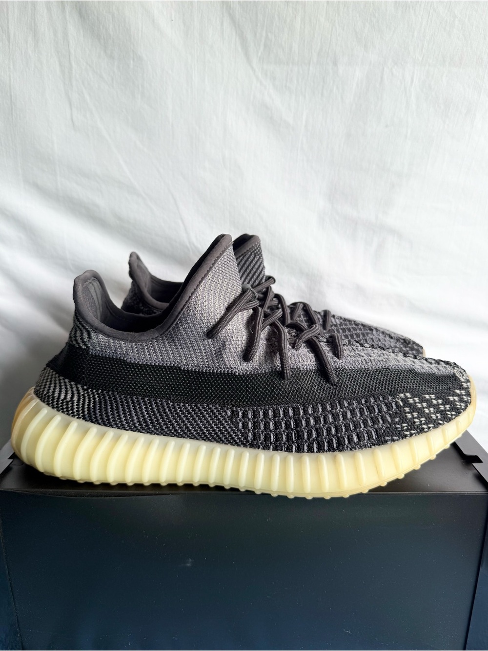 AUTHENTIC Adidas Yeezy Boost 350 V2 Carbon size 10.5 FZ5000 2020 PRE-OWNED